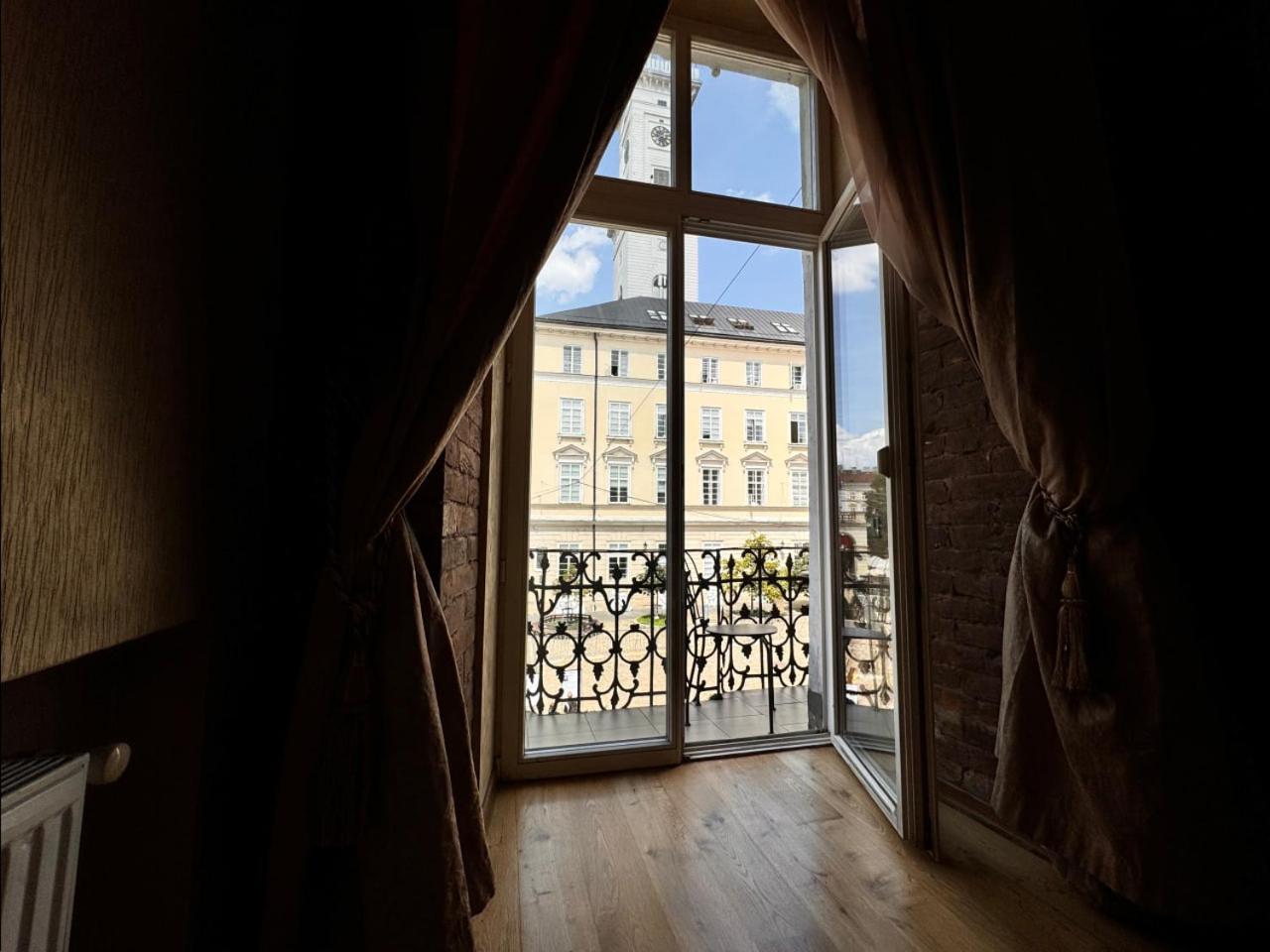 Апартаменти На Площі Ринок, 20 Lviv Exterior photo